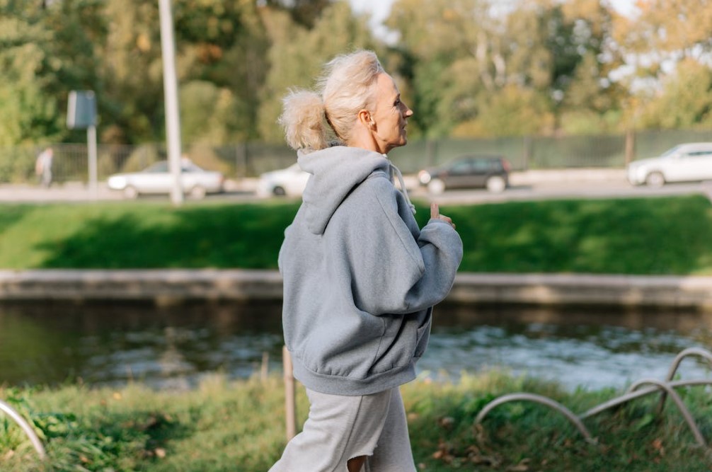 Discover the Benefits of Pedometer Shoes for Seniors Increased Mobility, Safety, and Activity Tracking
